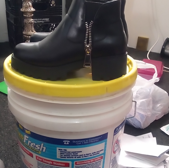 Boots - Picture 6 of 6